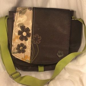 Haiku crossbody/shoulder bag w/pockets EUC flowery